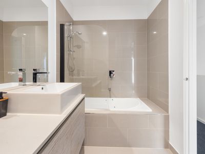 2 / 66 Wilson Street, Yarraville