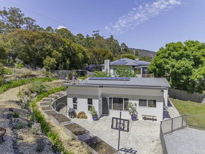 1936 Huon Highway, Grove