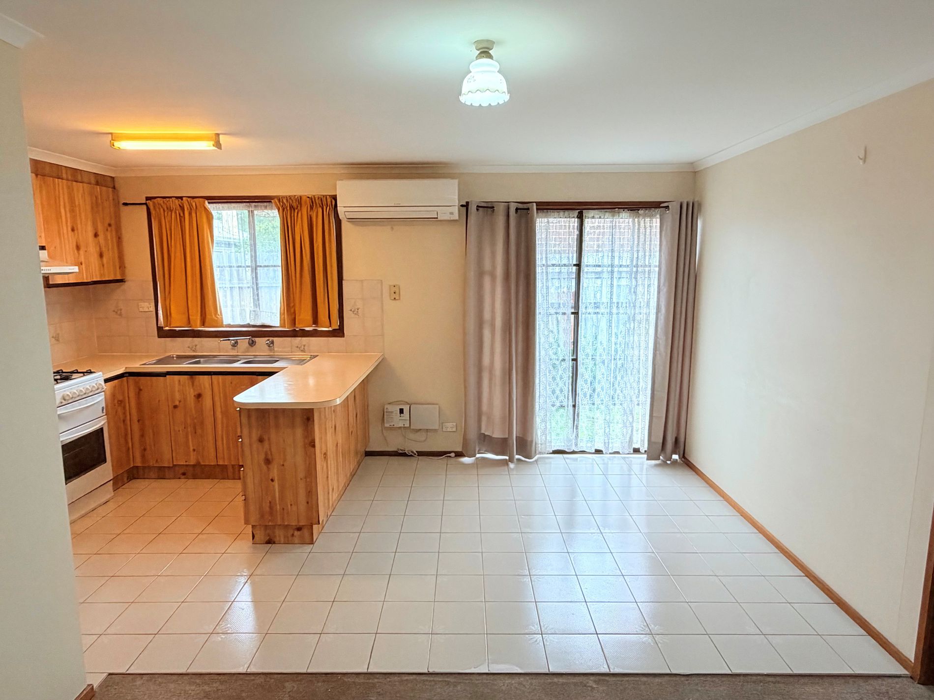 4 / 18 Market Road, Werribee