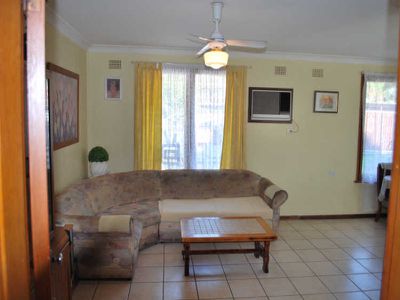 2 Kimbarra Crescent, Koonawarra