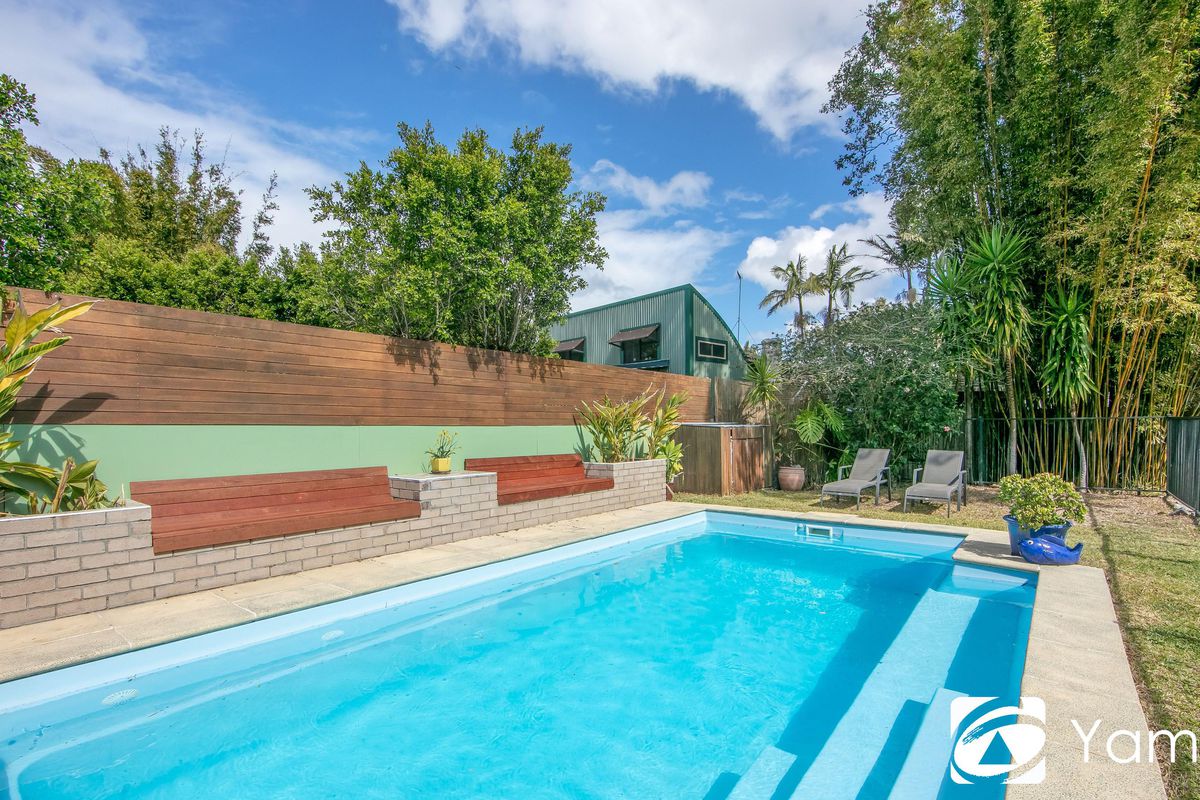 98 Lakes Boulevard, Wooloweyah