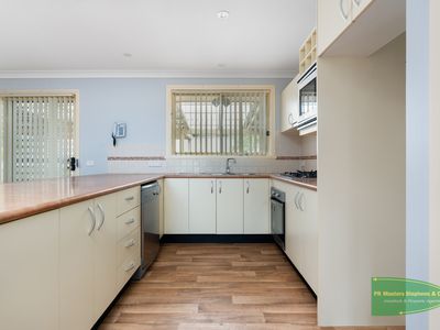 9 Darwin Drive, Llanarth
