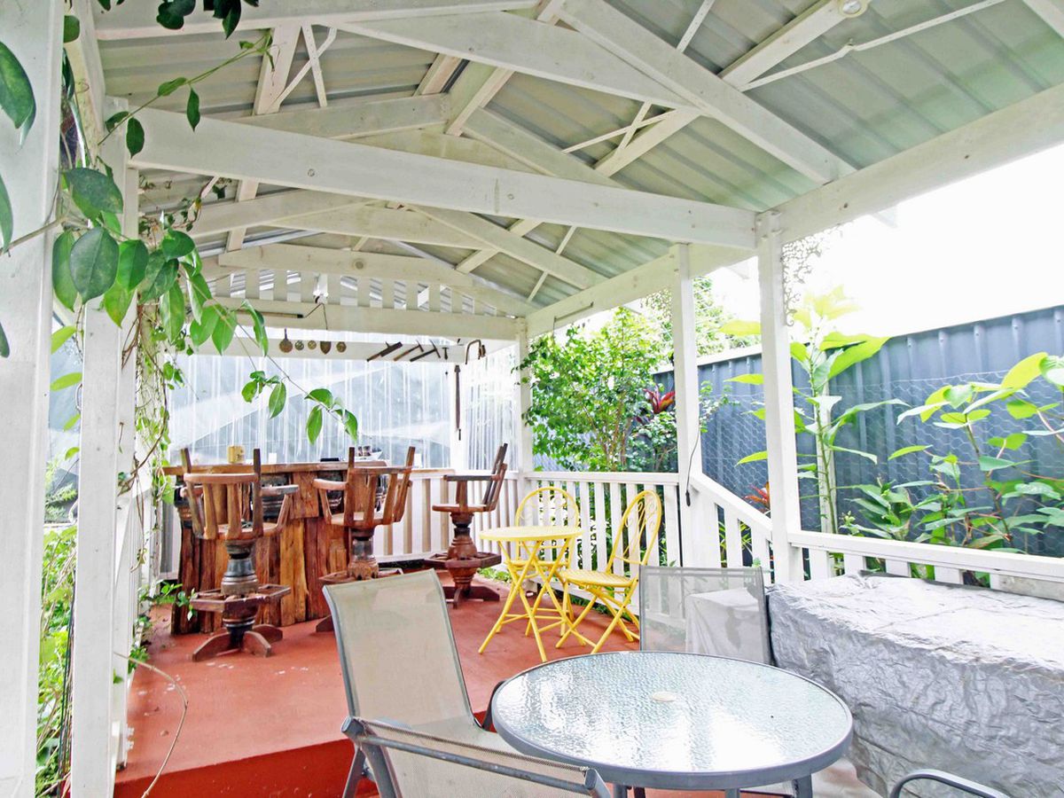 131 ROBERT STREET, Atherton