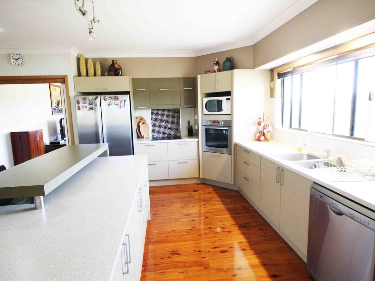 12 JULIE CLOSE, Peeramon