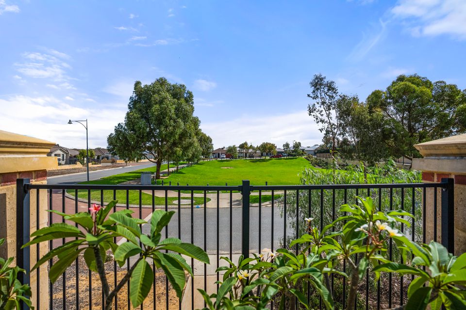 2 PENDRAGON LANE, Baldivis