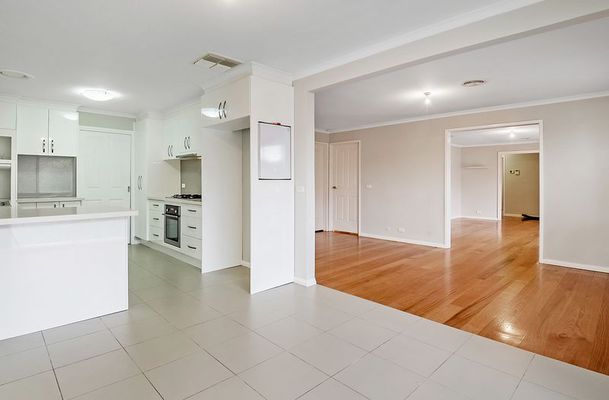 35 Beacon Hills Crescent, Craigieburn