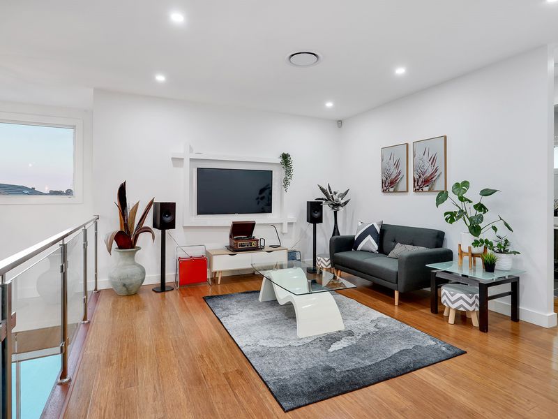 10 Navelina Street, Box Hill