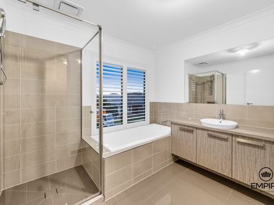 27 Strikeline Crescent, Clyde North