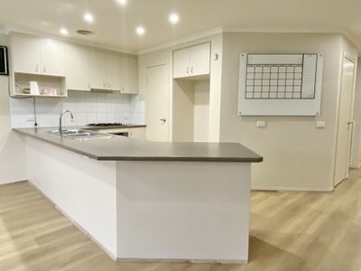 9 Eucumbene Road, Manor Lakes
