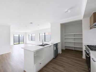 5 Yorkville Road , Kalkallo