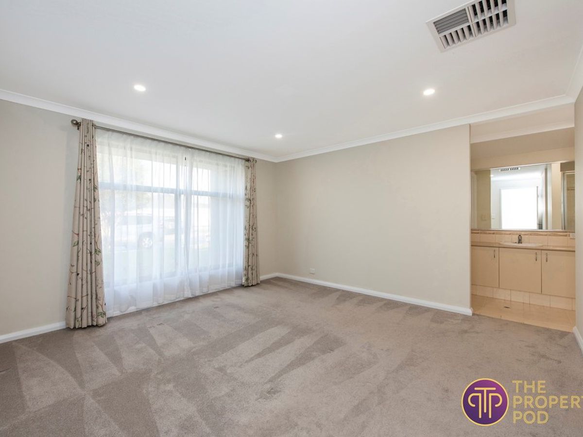 39 Sellafield Bend, Waikiki