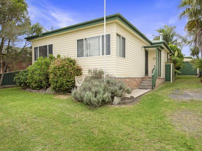 76 Princes Highway, Lake Tabourie