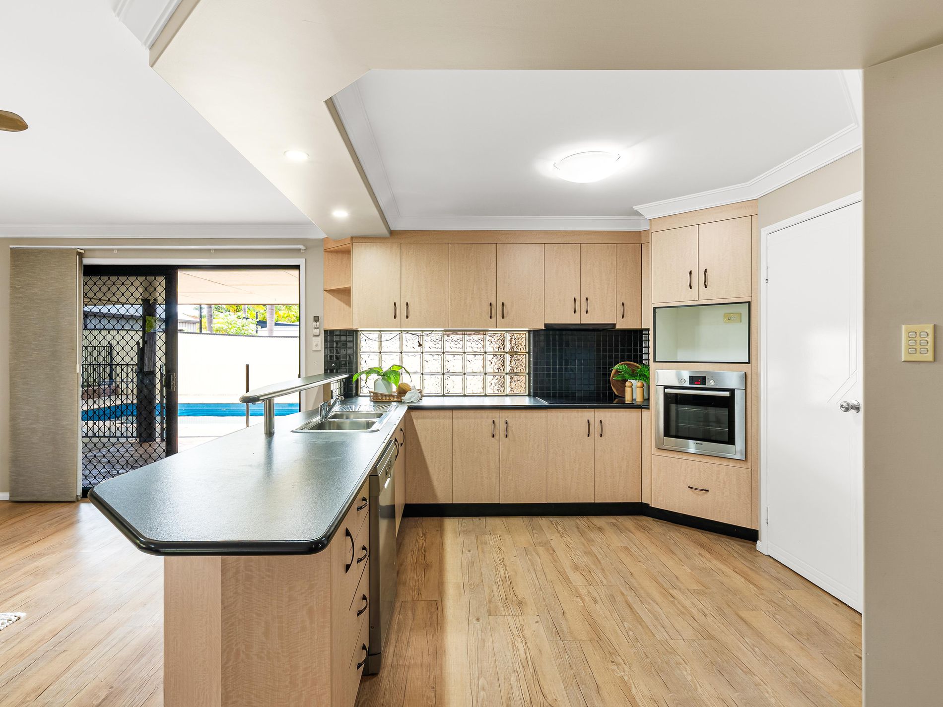 10 Vassallo Drive, Glenella