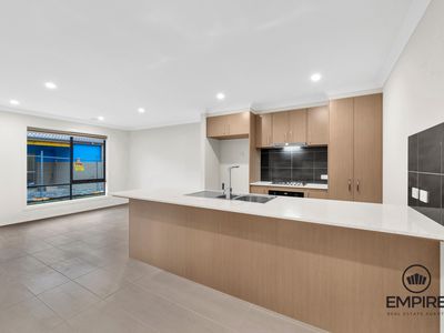 11 Kenmore Way, Clyde North