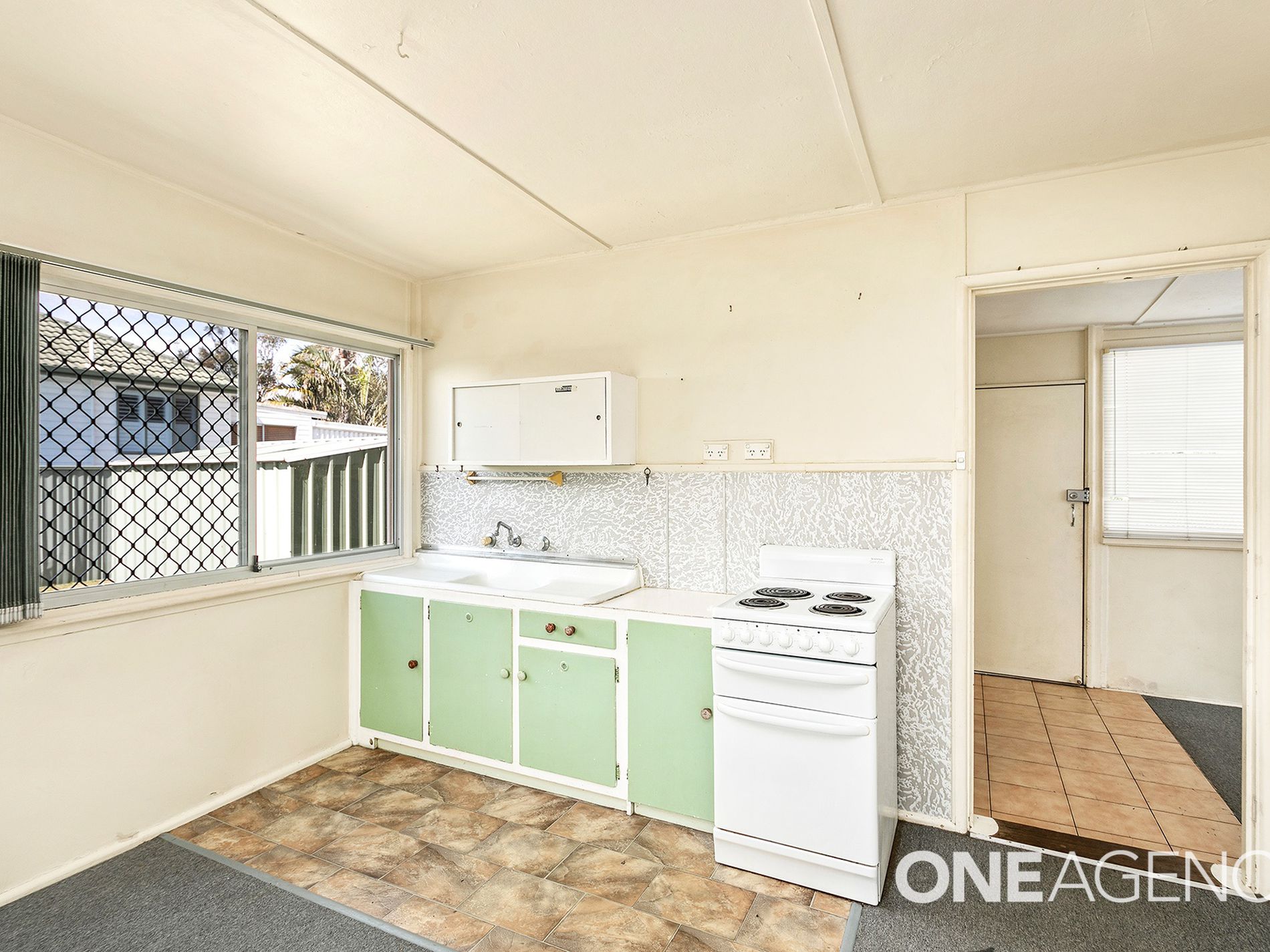 76 Peterborough Avenue, Lake Illawarra