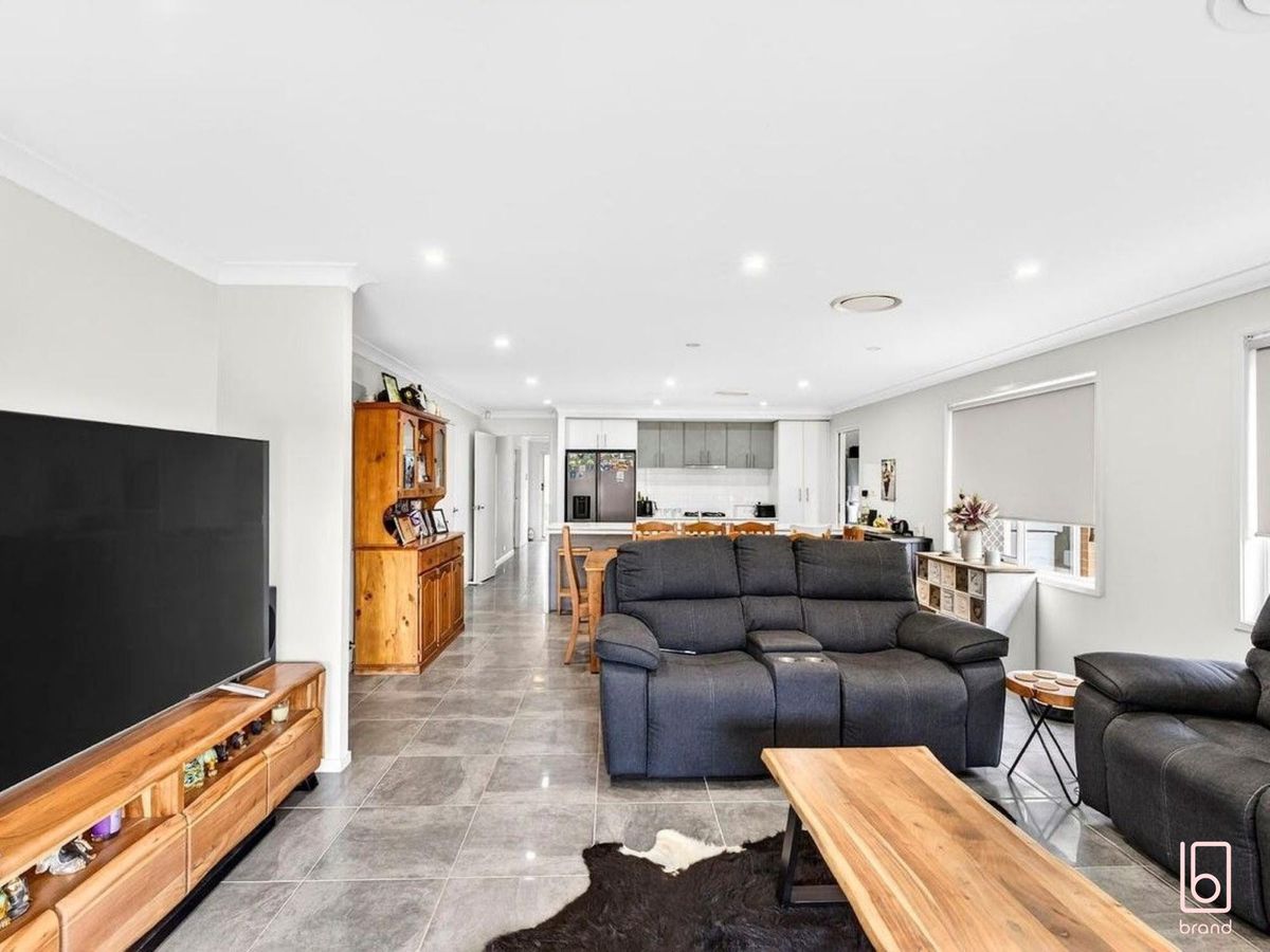 7 Minorca Circuit, Hamlyn Terrace