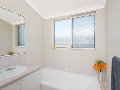 3 / 2 Lyall Street, Lamington