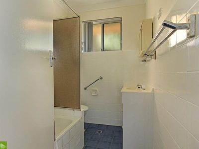 6 / 10 Peterborough Avenue, Lake Illawarra