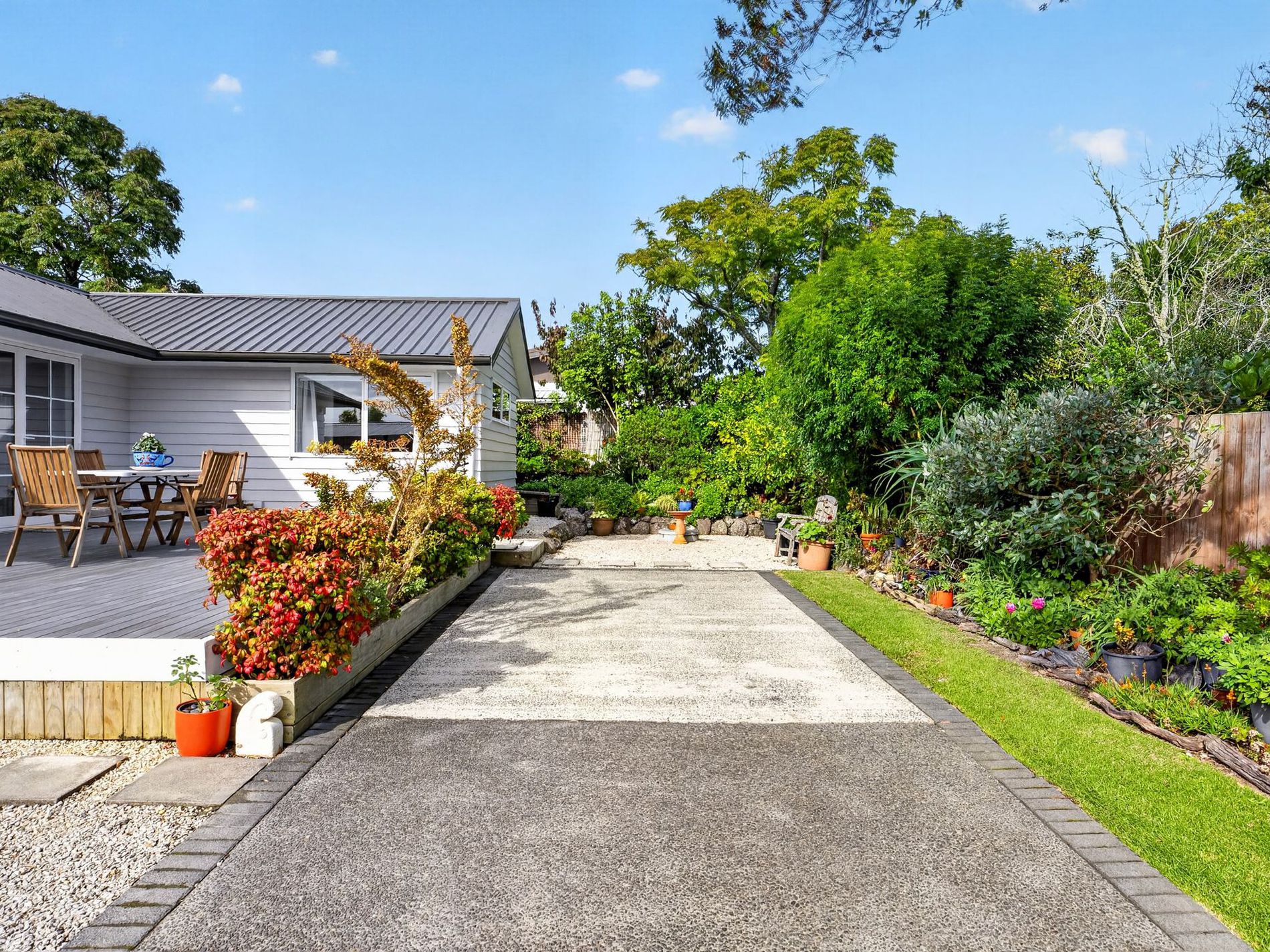 20 & 20A Brian Crescent, Stanmore Bay