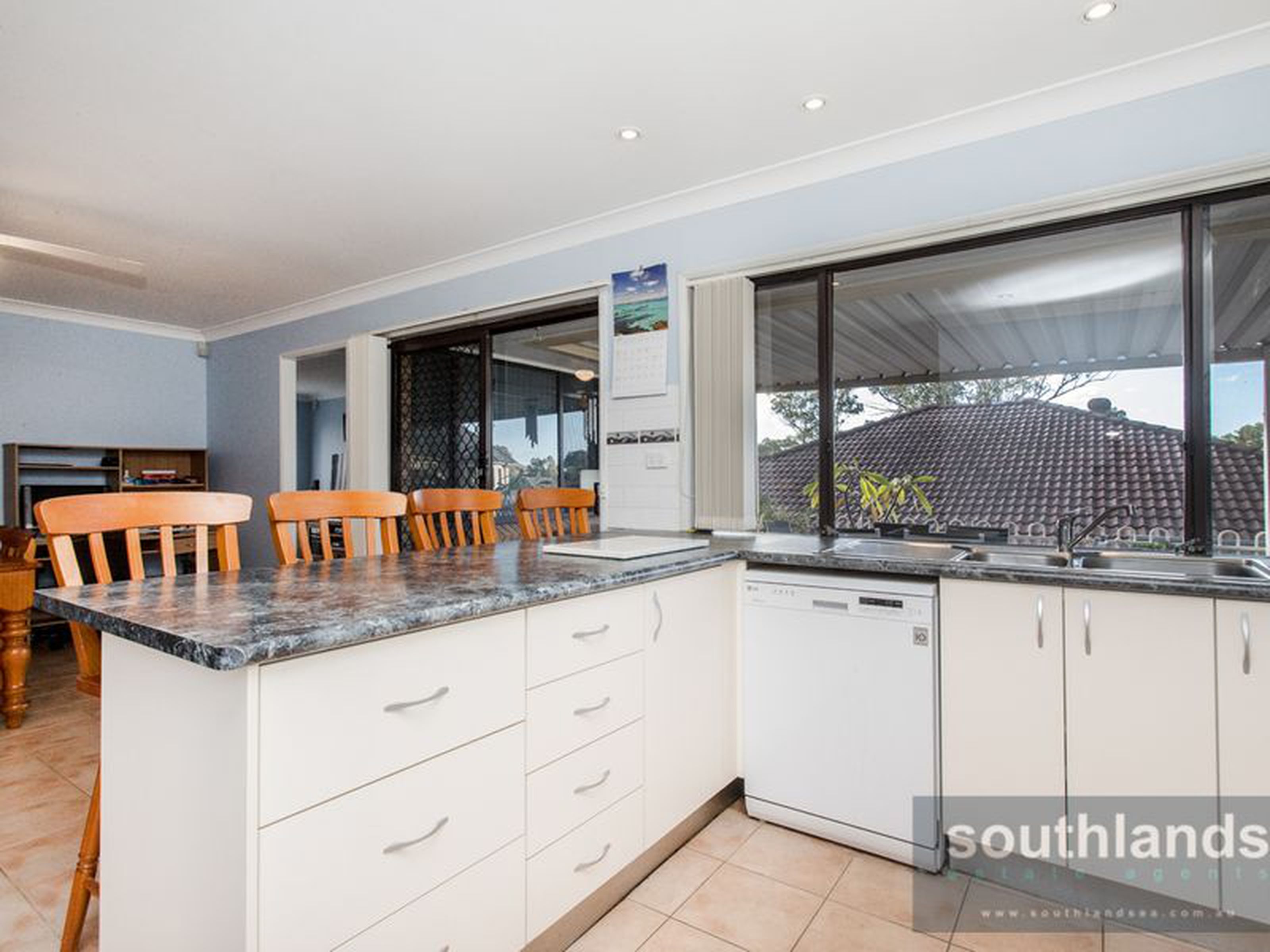 6 Morrel Place, KINGSWOOD