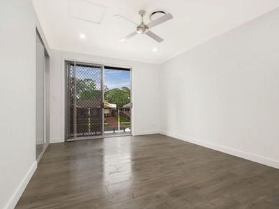 2 / 27 Carinya Road, Girraween
