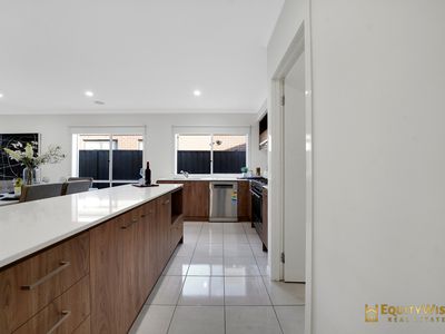 27 Vogue Drive, Wyndham Vale