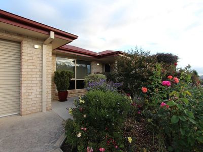 1 / 52 Cambridge Drive, Mansfield