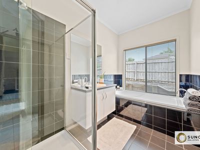 14 Meribel Way, Lynbrook