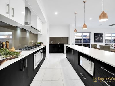 38 Bonhams Circuit, Manor Lakes