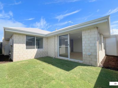 24 Kembla Way, Lakelands