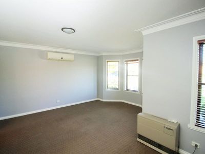 1 / 28 Dees Close, Bathurst