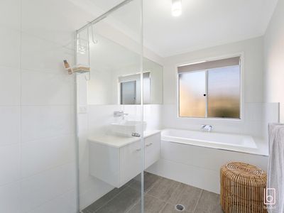 4 Freesia Way, Hamlyn Terrace