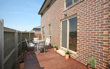 2 / 26 Cara Crescent, Berwick