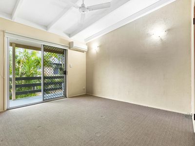 3 / 3 King Street, Urangan