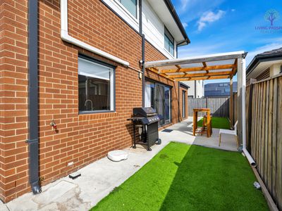 24 Vanguard Crescent, Point Cook