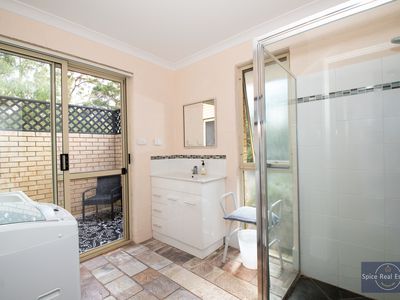 2 / 1 Maraveen Place, Ocean Beach