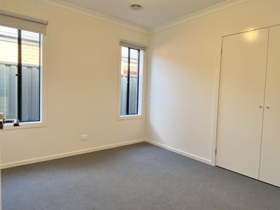 16 Gelantipy Drive, Truganina