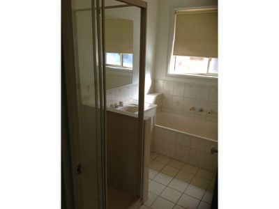 1 / 8 Moulamein Court, Hamlyn Heights