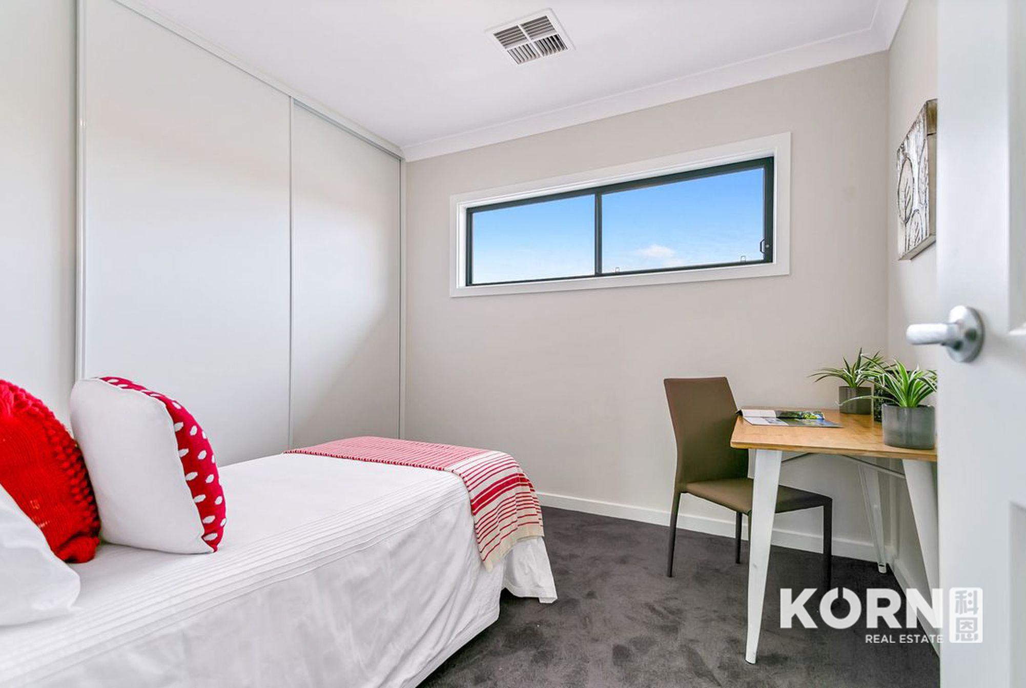 9 Cowra Crescent, Park Holme