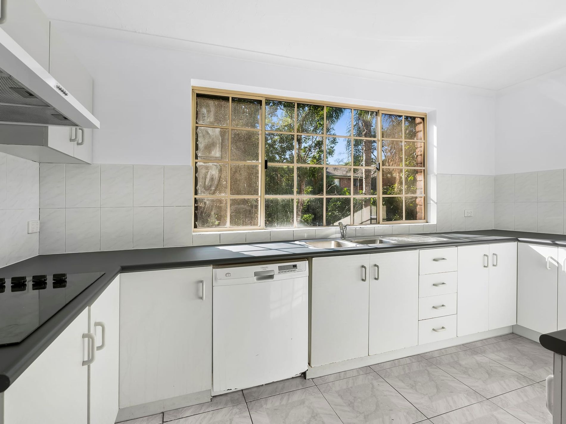 2 / 6 Shirley Street, Indooroopilly