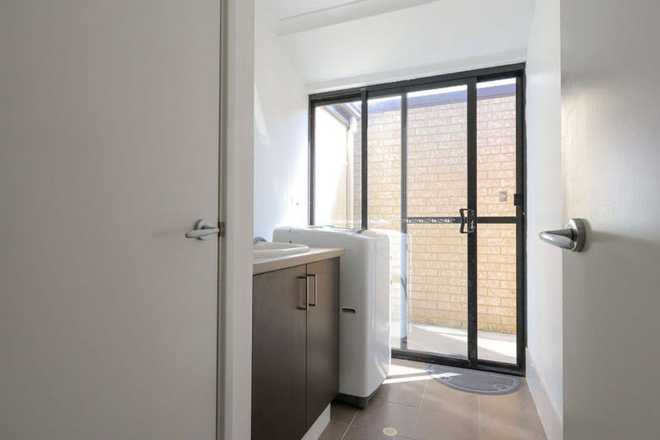 18 Baroness Road , Baldivis