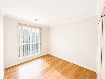 2 / 96 Thames Boulevard, Werribee