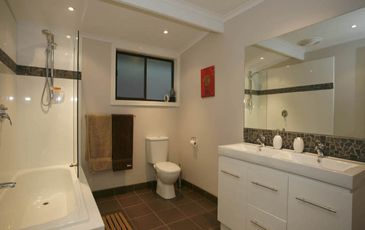 373 Beaconsfield/Emerald Road, Guys Hill