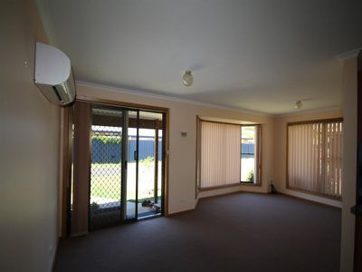 2 / 11 Freestone Crescent, Wynyard
