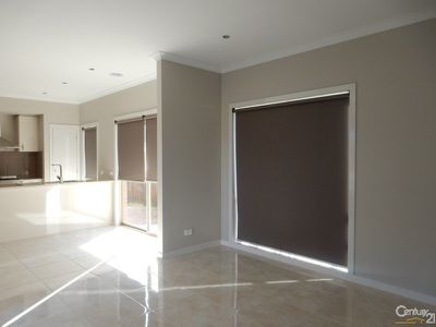 2 / 70 Greenvalley Crescent, Hampton Park