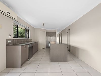 10 Daisy Street, Springfield Lakes