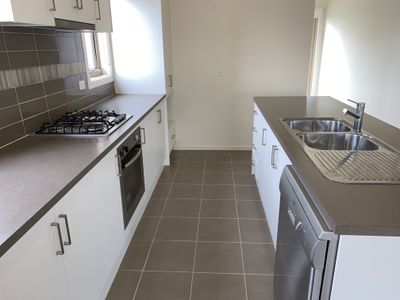 16 / 83 Inverell Parkway, Tarneit