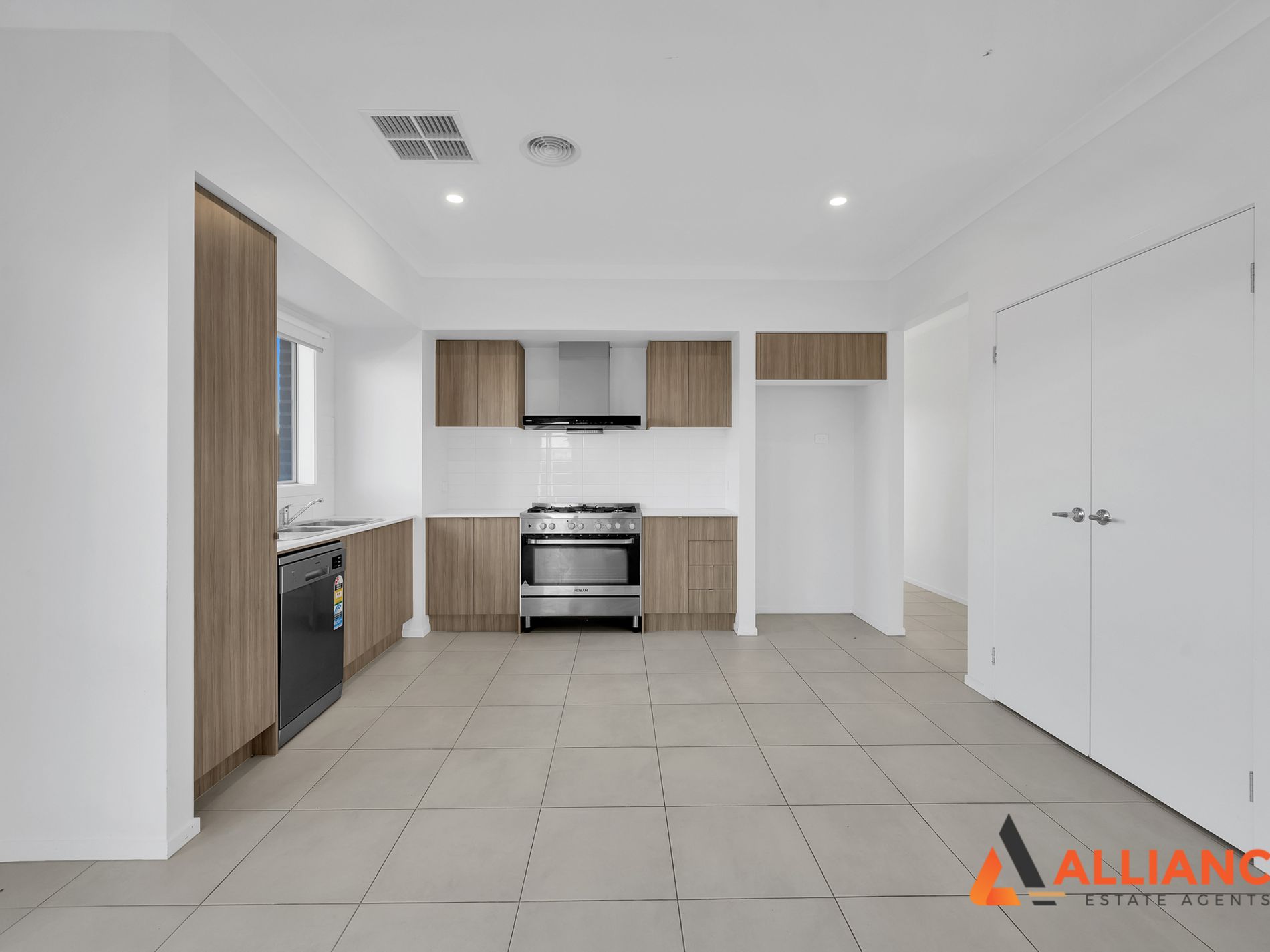 10 Nitre Street, Manor Lakes