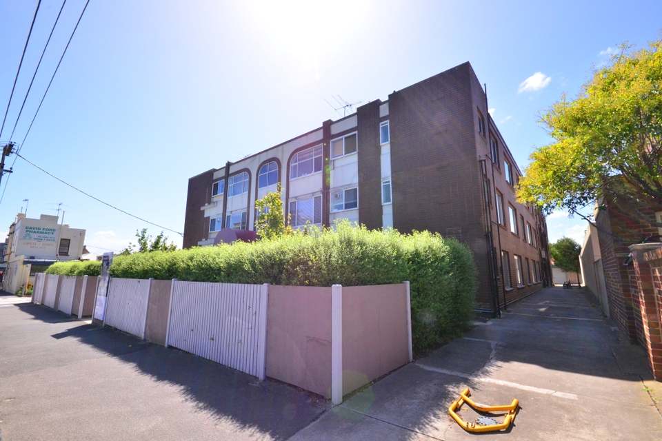 2 / 235 Riversdale Road, Hawthorn East