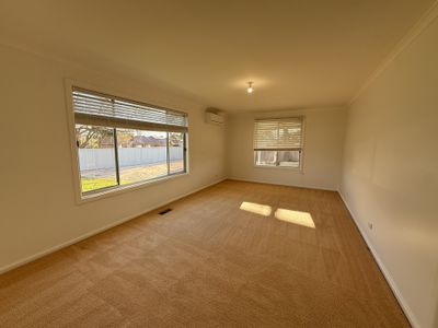 18 Walter Bull Crescent, Griffith